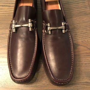 Ferragamo Loafer. (Brown)